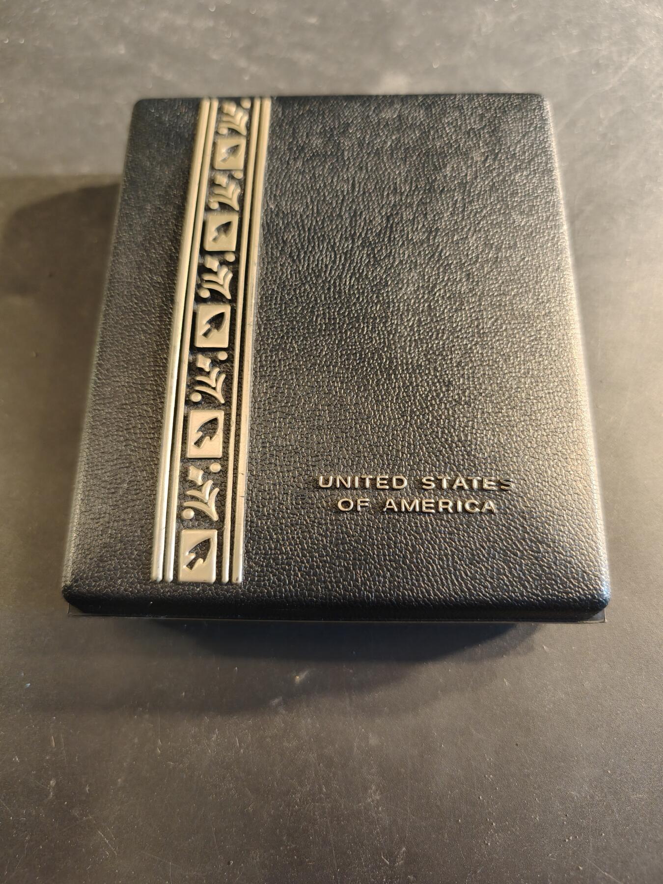 老王徽章第186期 美国空军空战奖章 原盒带略、珐琅略和迷你章 少见全套