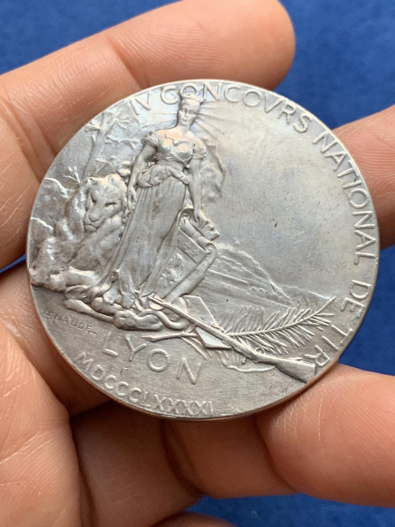 《竞宝斋》第469场 周日，周一 2场连拍 （全场包邮）欢迎送拍 1891年法国里昂射击节银章 48.9克 44.5mm 丰饶角银标 带盒