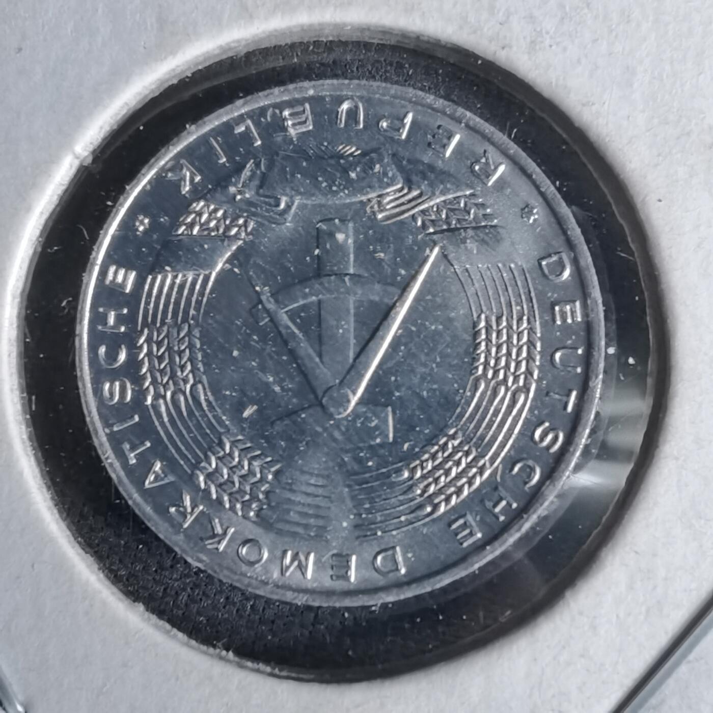 沼泽如烟--第1017场 东德1975年1芬尼