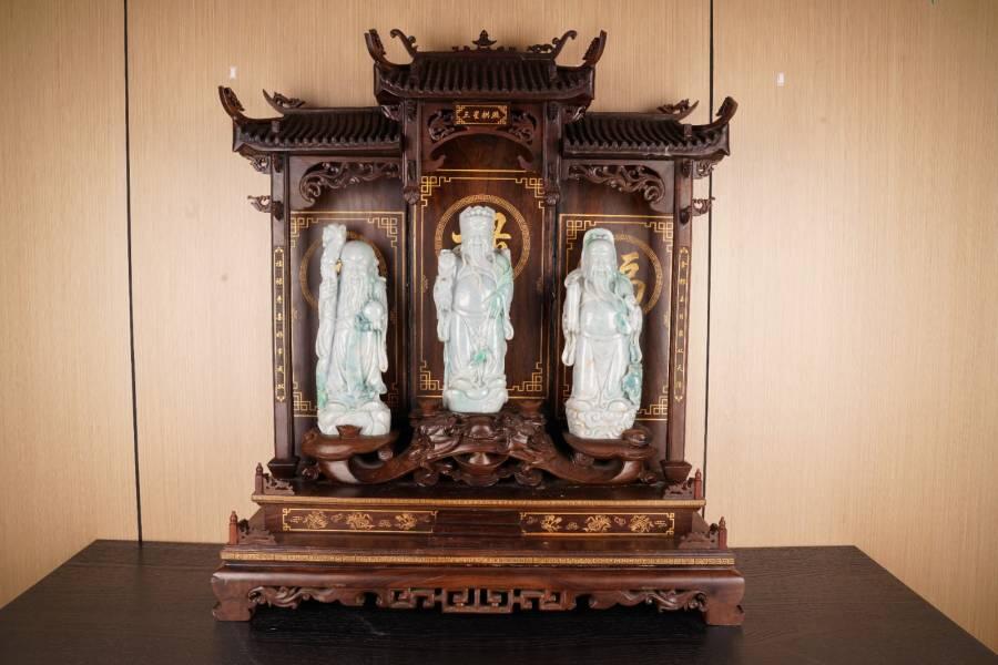 上海都达杂项专场四十九【全场包邮】  天然老坑冰糯种翡翠（A）货整料精雕超大尊《三星拱照 吉祥如意》福禄寿摆件连黑檀木佛龛
