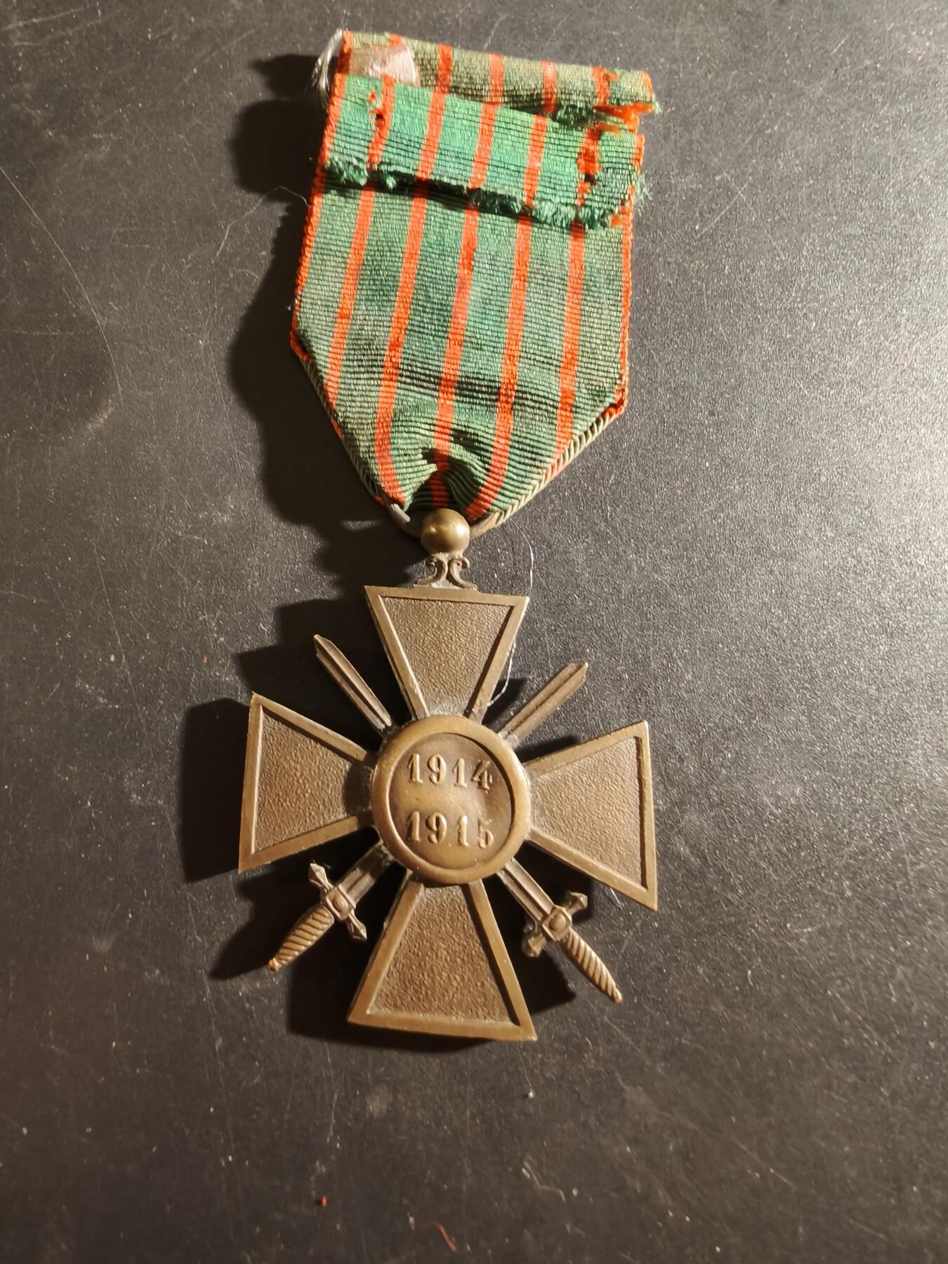 老王徽章第186期 法国1915版战争十字奖章   一颗铜星勋饰