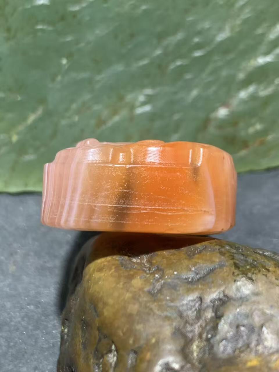 川料红白千层纹南红玛瑙雕刻雄鸡吊坠一个