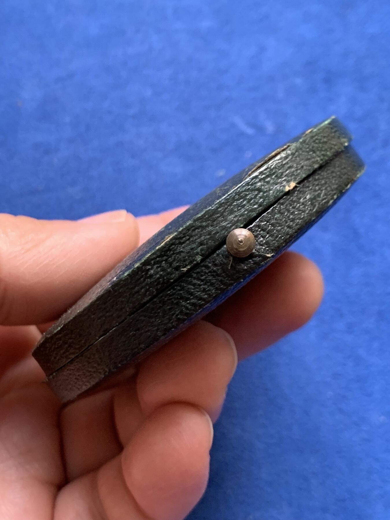 《竞宝斋》第469场 周日，周一 2场连拍 （全场包邮）欢迎送拍 1879年法国科多尔省瑟米尔学院校友协会镀金大银章 91.6克 56.6mm 丰饶角1银标 保存良好