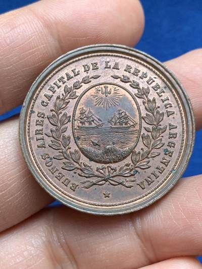 《竞宝斋》第469场 周日，周一 2场连拍 （全场包邮）欢迎送拍 - 布宜诺斯艾利斯城加入阿根廷联邦直辖纪念铜章  1880年12月6日铸造，少见品种！阿根廷国徽/布宜诺斯艾利斯城徽。重约：25克，34.7*3.2毫米。