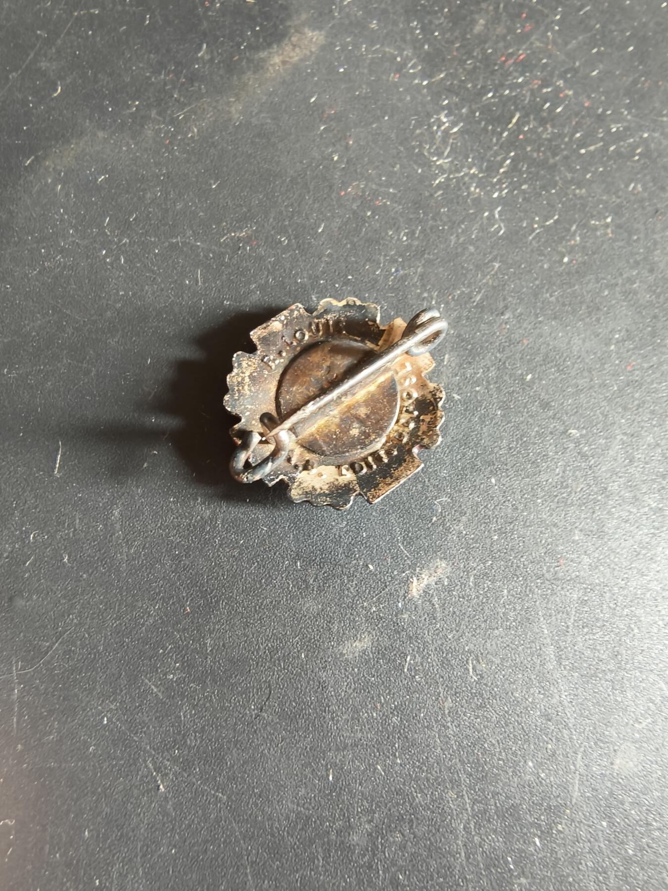 老王徽章第186期 法国红十字会无偿献血证章