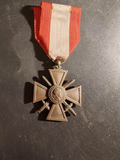 老王徽章第186期 - 法国海外行动版战争十字奖章