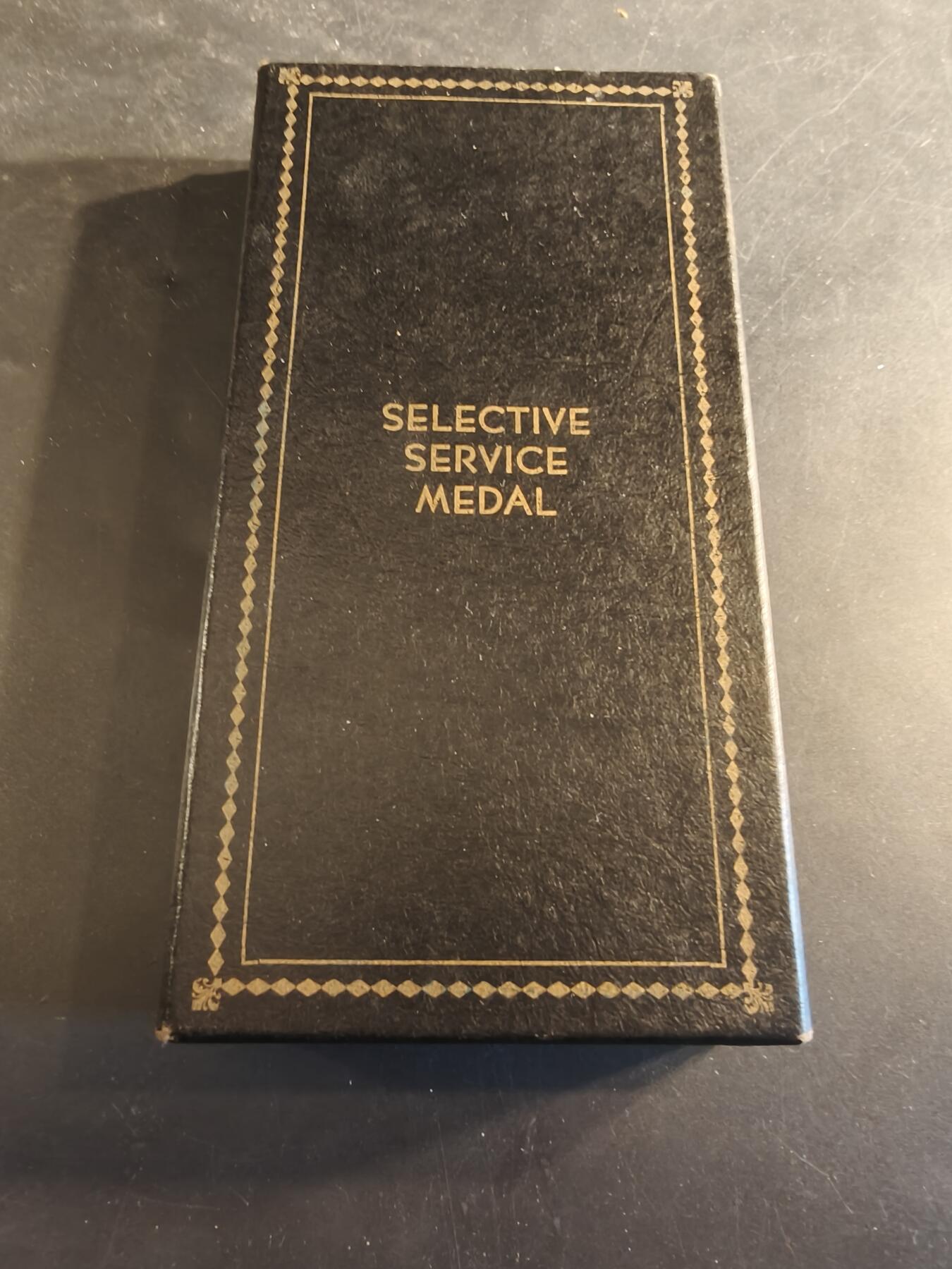 老王徽章第186期 美国征兵系统二战服务奖章     原盒带略和珐琅略