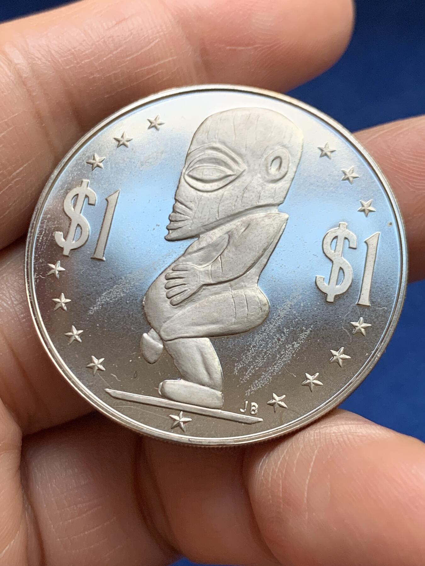 《竞宝斋》第469场 周日，周一 2场连拍 （全场包邮）欢迎送拍 库克群岛1973年伊丽莎白二世女王-Tiki雕像1元