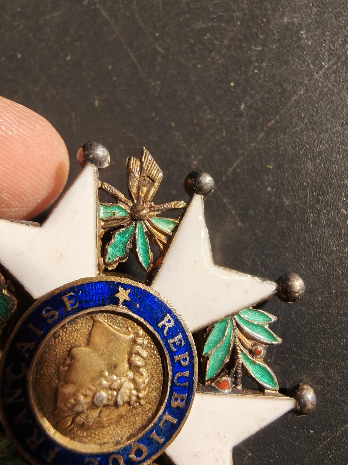 老王徽章第186期 法国军官级荣誉军团勋章    四共时期    原盒