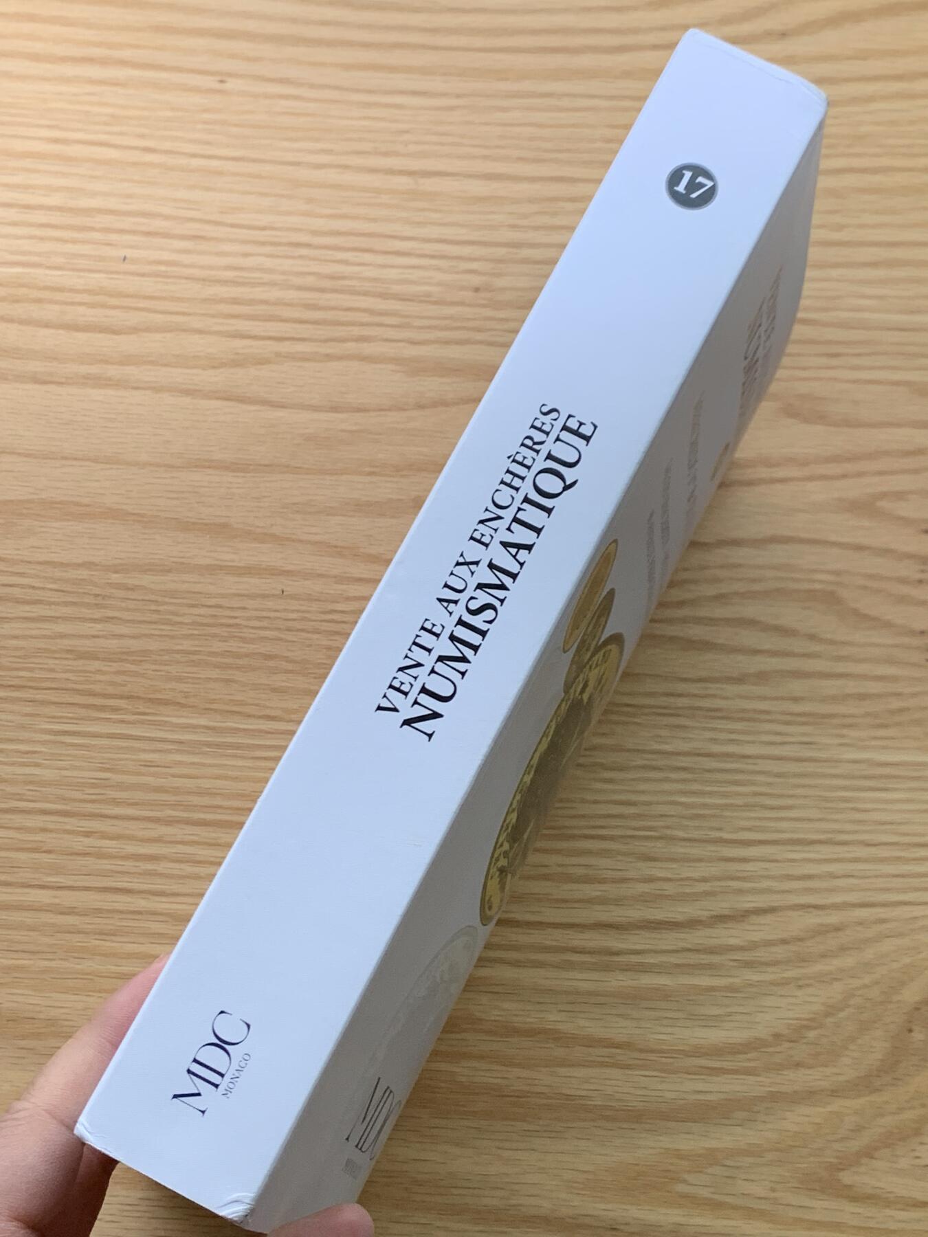 《竞宝斋》第469场 周日，周一 2场连拍 （全场包邮）欢迎送拍 MDC 世界币章拍卖目录 大开本 内图精美 有很多见不到的珍惜币章 重达2.6公斤 包邮 编号17