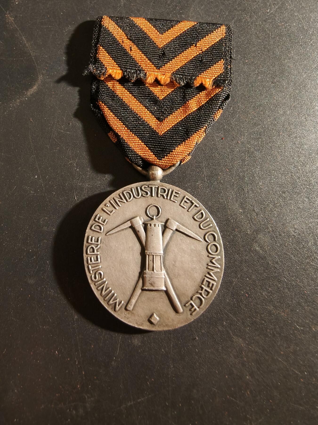 老王徽章第186期 法国矿业协会功绩奖章    原盒    950银    17.4g