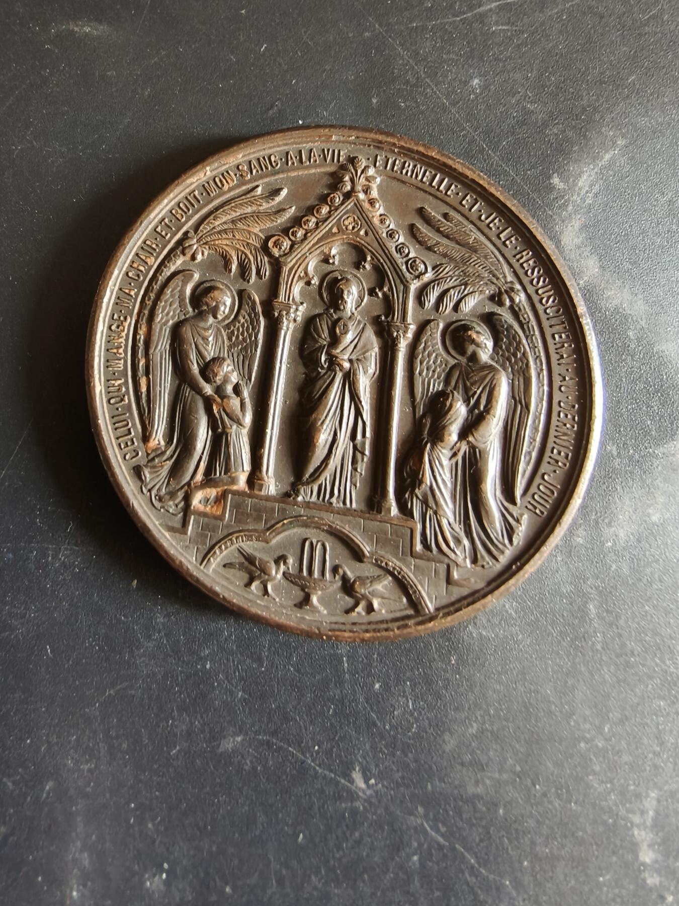 老王徽章第186期 法国天主教会1870年首次圣餐仪式大铜章    高浮雕     直径50mm    重量59.4g