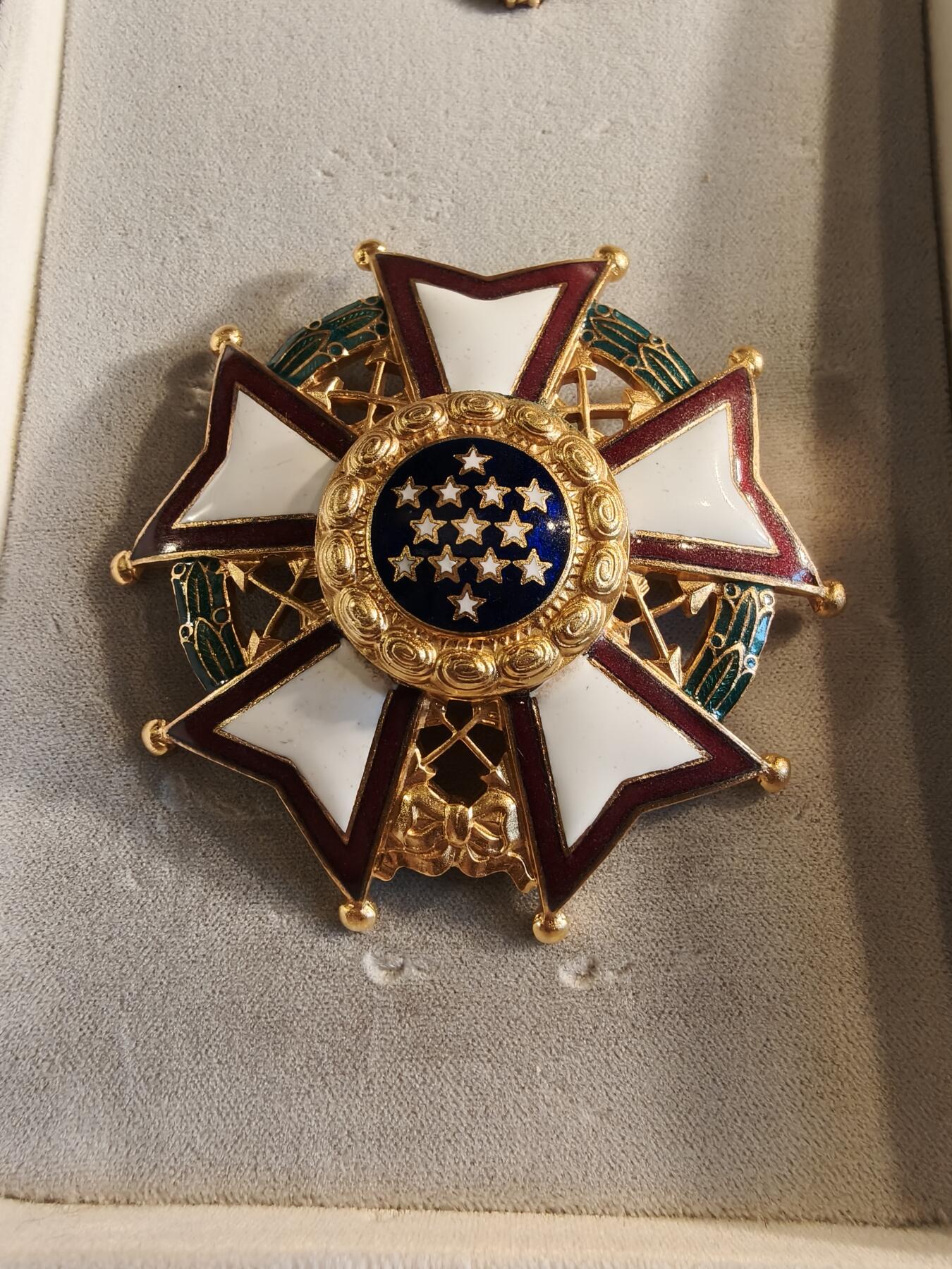 老王徽章第186期 美国司令官级功绩军团勋章 原盒带略和珐琅略 少见全套