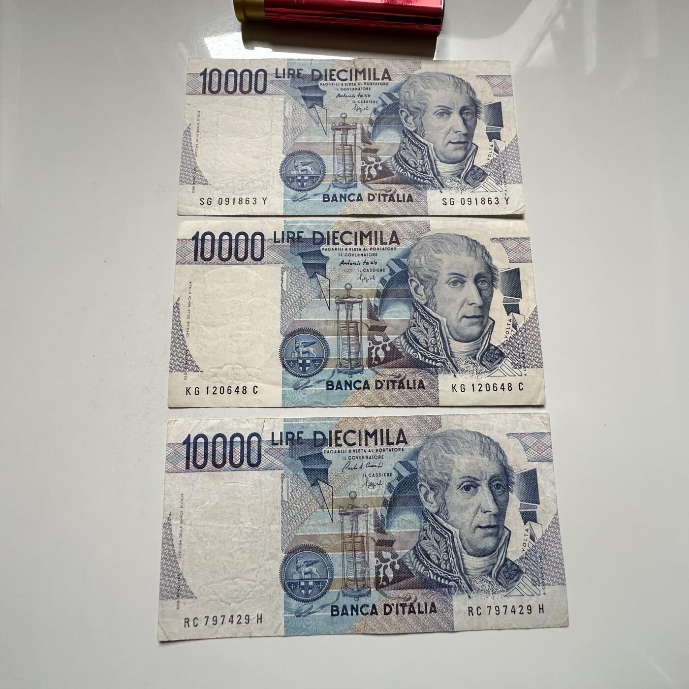 🌹外币初藏🌹🐯2026年第27场   每周二四六晚8️⃣点 接代拍 意大利1984年 10000里拉纸币（伏打版）三张b