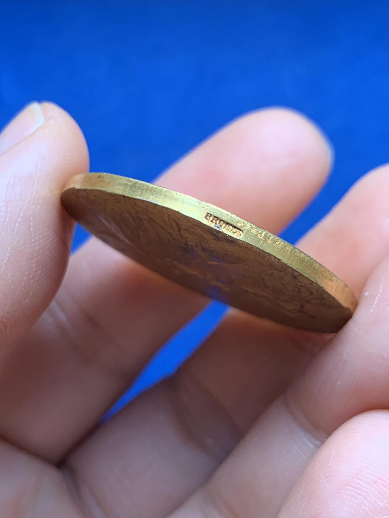 《竞宝斋》第469场 周日，周一 2场连拍 （全场包邮）欢迎送拍 1891年法国鸟舍、家禽饲养与狩猎等优选卫生经济镀金铜章 23.5克 35.9mm