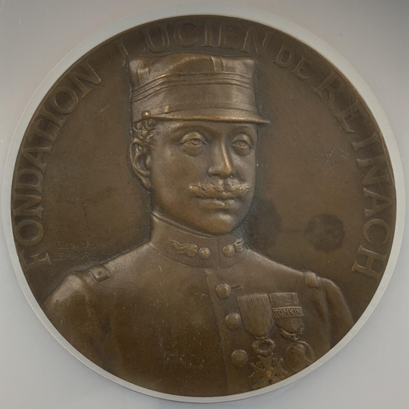 掌中浮雕-藏着的欧洲第054场 NGC MS63 : 法属殖民亚洲卢西恩•德•雷纳赫基金联盟纪念铜章 ，58mm，雕刻家：乔治•勒迈尔（Georges Lemaire）
