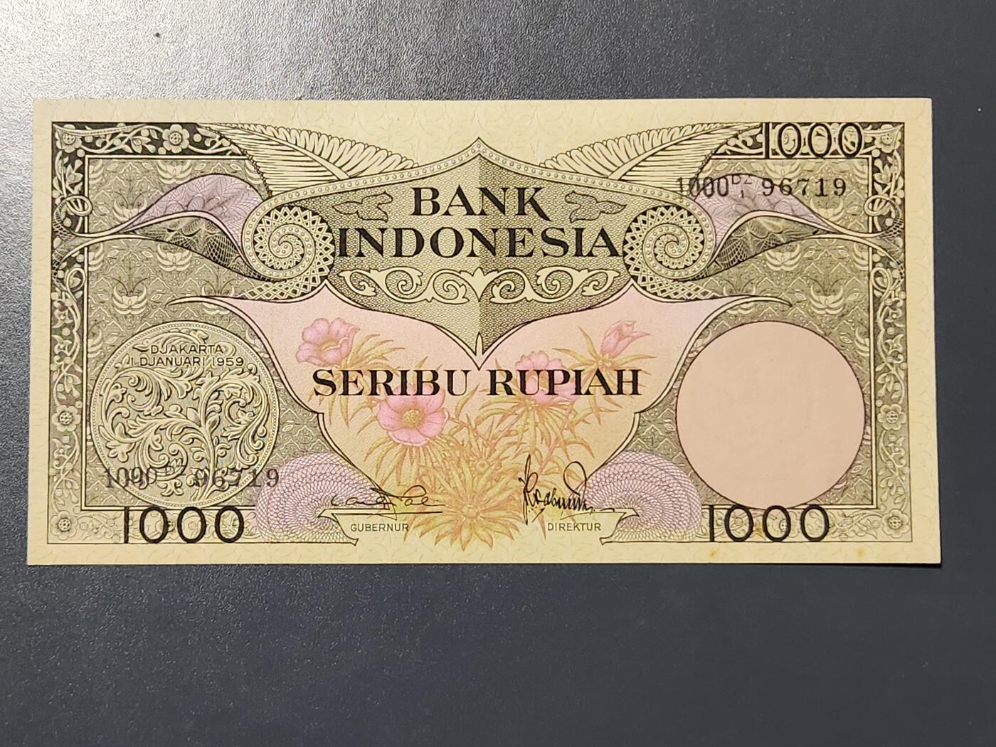 3月10号晚上8点 外国纸币自动截拍第36场 印尼10000几乎全新微黄