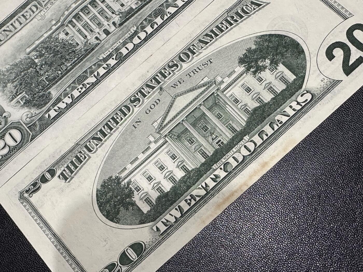 《外钞收藏家》第六百一十六期（精品场）（长期征集拍品、欢迎藏友们联系合作） 美国小头版5、10、20美元 全新轻微潮+大头版20美元AU 四张一起