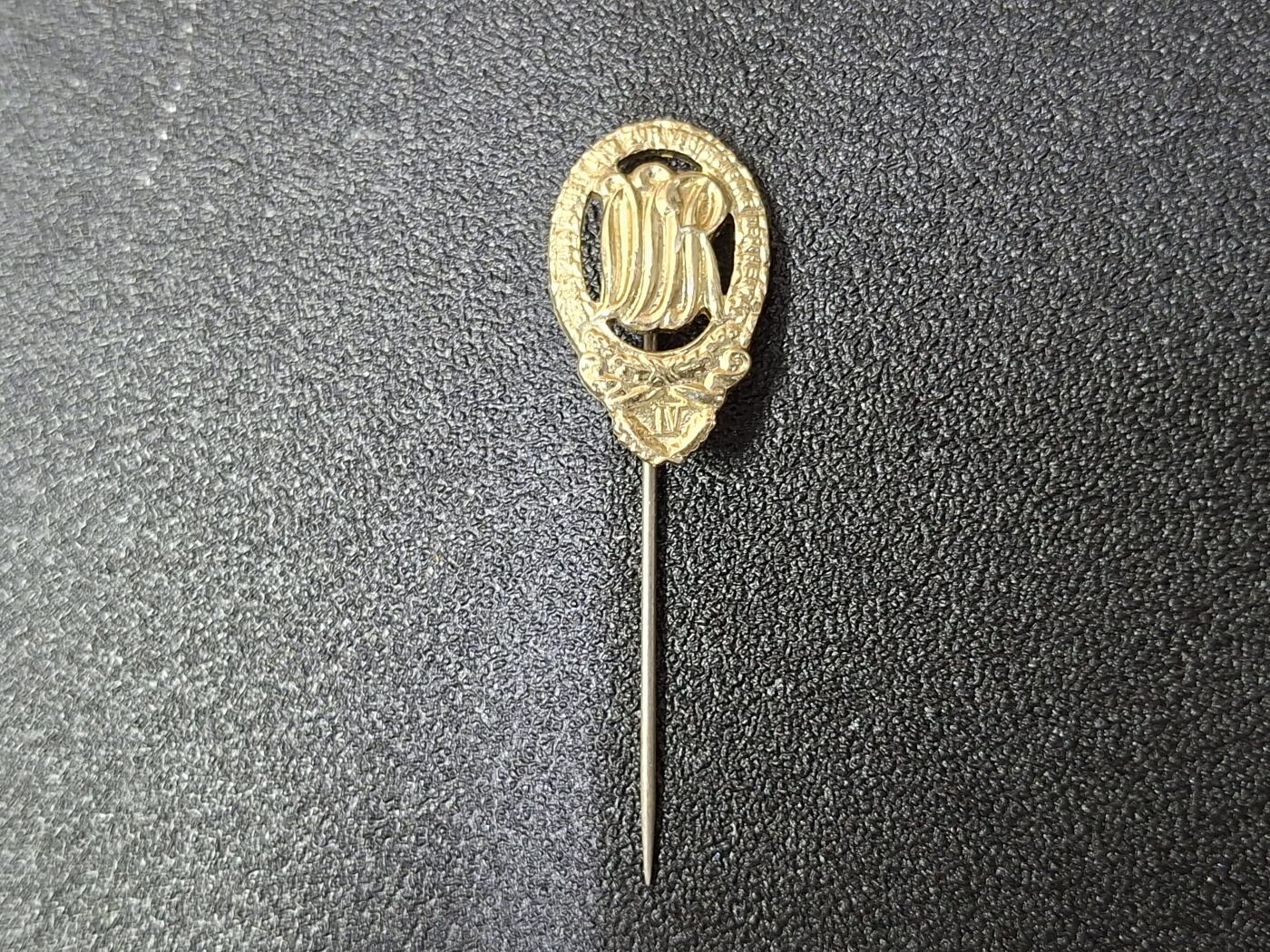 西秦中古拍卖第八十期  东德 民主德国体能证章