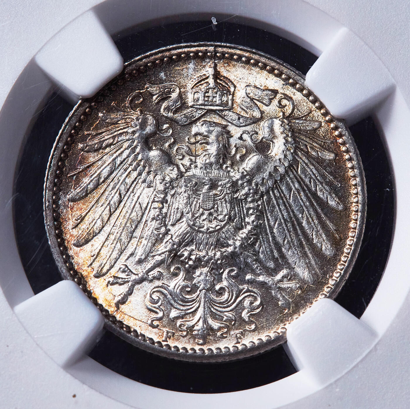 【俄甄集藏】2026年(049)03-18星期三 晚 19:30 全场包邮 德国1914年F版1马克银币，NGC MS65，五彩环彩老包浆，转光品相