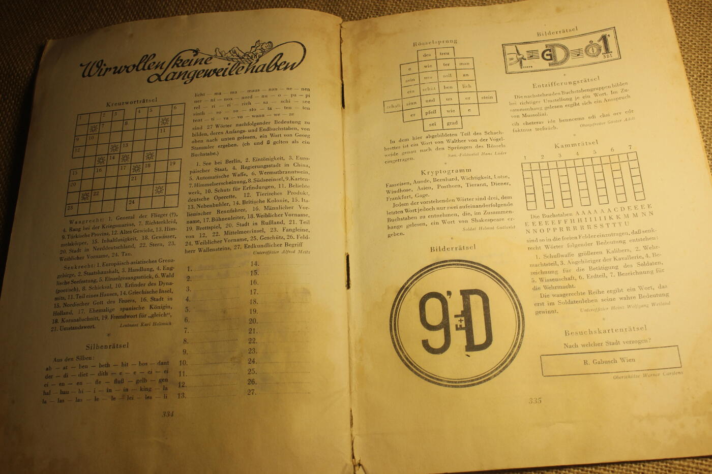 2026.3.14德系主题拍卖 德三士兵周刊，1942年第7期，国防军统帅部出版，合计46页，包含了一些小故事和东线的民俗文化等，夹页带战地明信片，年代久远纸张略有痕迹，结构完好