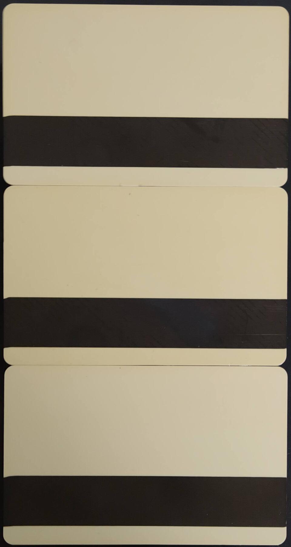 公藏第62期裸卡拍卖 宁夏太科卡（银川白版卡）3全，这套卡是中国最早正式发行使用的太科电话卡，卡上贴有綠色为50元，蓝色为100元，红色为200元。内有储值，流通品。整体自然黄。