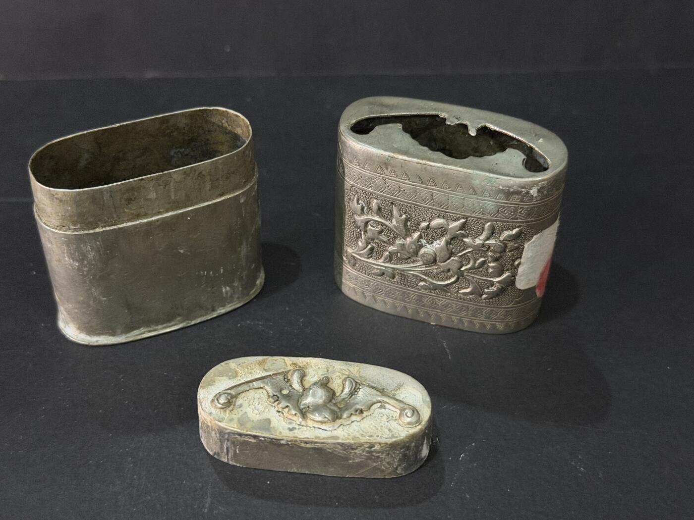 海外回流精品专场 法国回流晚清民国银制或白铜烟膏盒（4.5cmX4.7cm，79.6g，有底款）