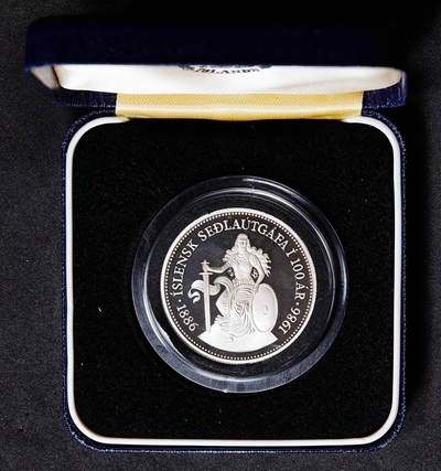 【俄甄集藏】2026年(049)03-18星期三 晚 19:30 全场包邮 - 冰岛1986年纪念货币发行100周年500克朗精制银币，原盒证，重20克，925银，发行量5000枚，设计精美