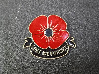 西秦中古拍卖第八十期  - 英国阵亡将士纪念日虞美人纪念章