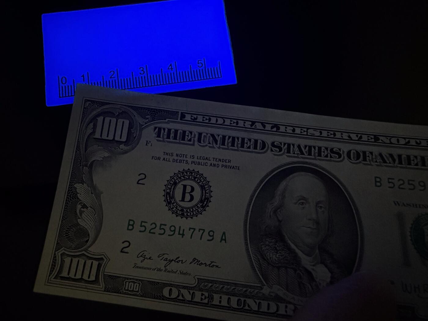 《外钞收藏家》第六百一十六期（精品场）（长期征集拍品、欢迎藏友们联系合作） 1977年美国小头版100美元 全新不绝轻微潮