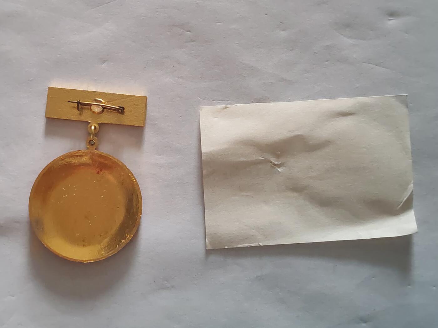 韵星假日军品类拍卖第45期 -- Rimey Holidays Militaria Auction 45 越南312团“战胜军团”奖章带证书 非常少见 越南著名师团 1950成立和同时期308团为最有战斗经验的王牌军团 从独立战争打到越中边界战 最后一张图为wiki百科