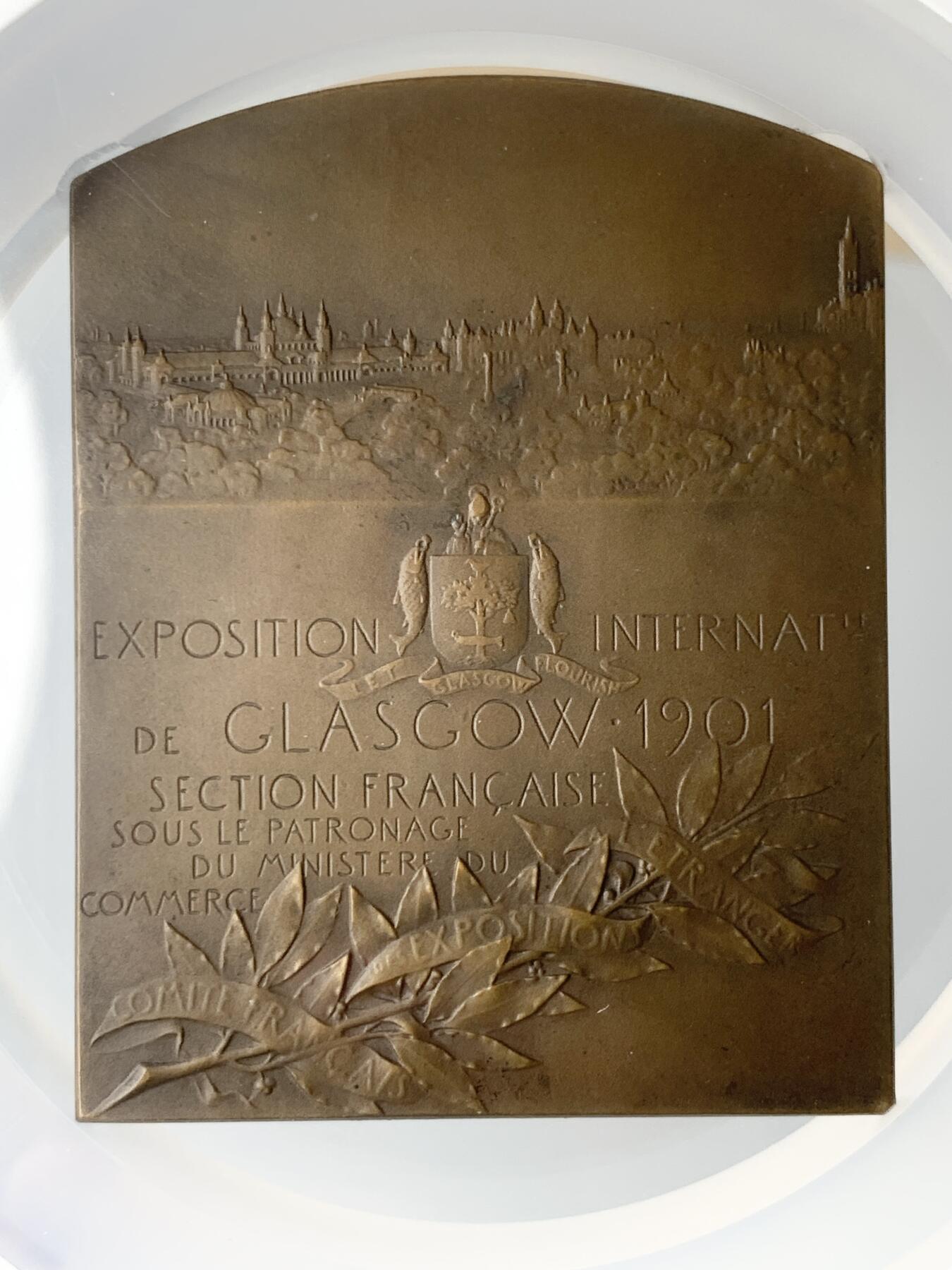 掌中浮雕-藏着的欧洲第054场 NGC MS63 : 1901年苏格兰法国博览会纪念铜章，69 X 53mm，  雕刻家：1900年法国巴黎世博会金奖获得者维克多•佛农（Victor Vernon 1858-1912），Nicolas Maier法国章优秀作品集#161号