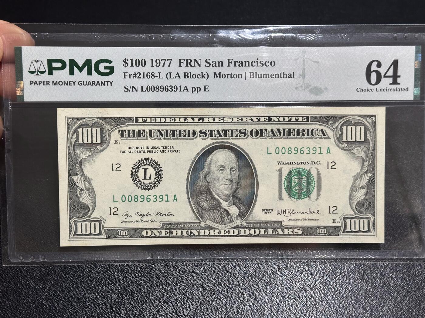 《外钞收藏家》第六百一十六期（精品场）（长期征集拍品、欢迎藏友们联系合作） 1977年美国小头版100美元 PMG64 无47