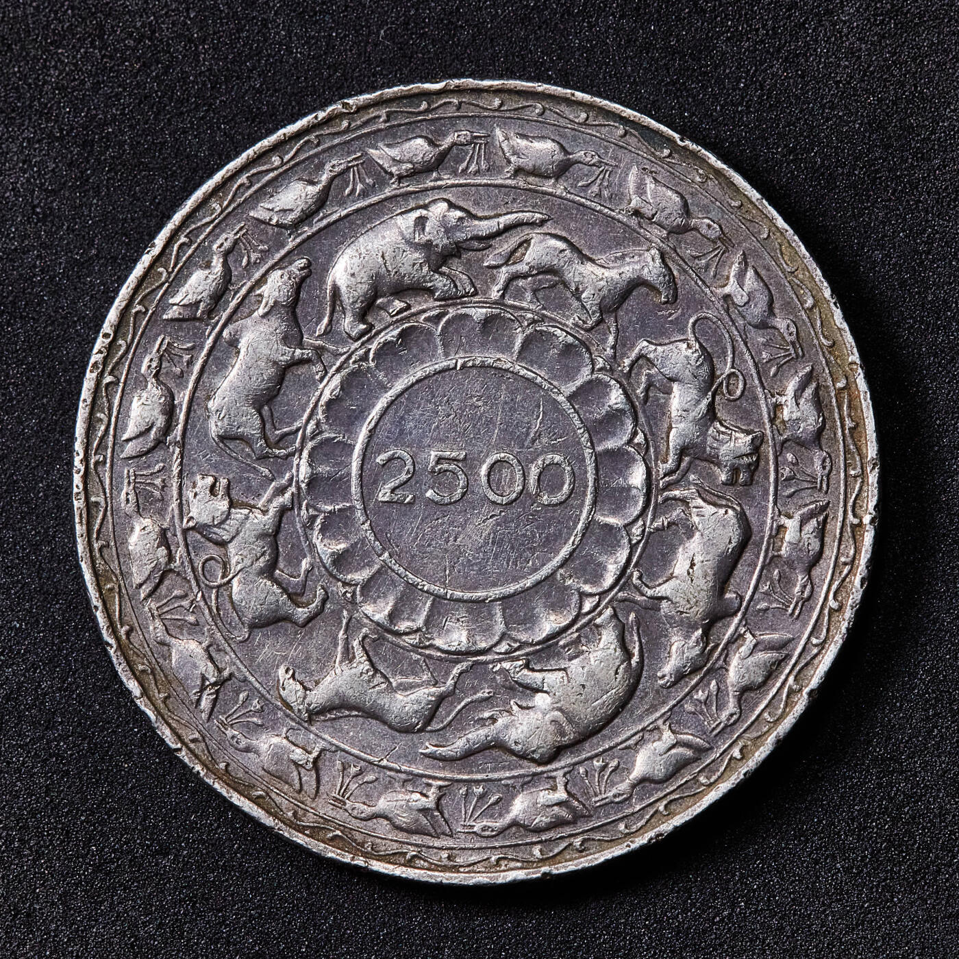 【俄甄集藏】2026年(049)03-18星期三 晚 19:30 全场包邮 英属锡兰1957年佛教2500年5卢比大银币，重28.275克，925银，原味包浆