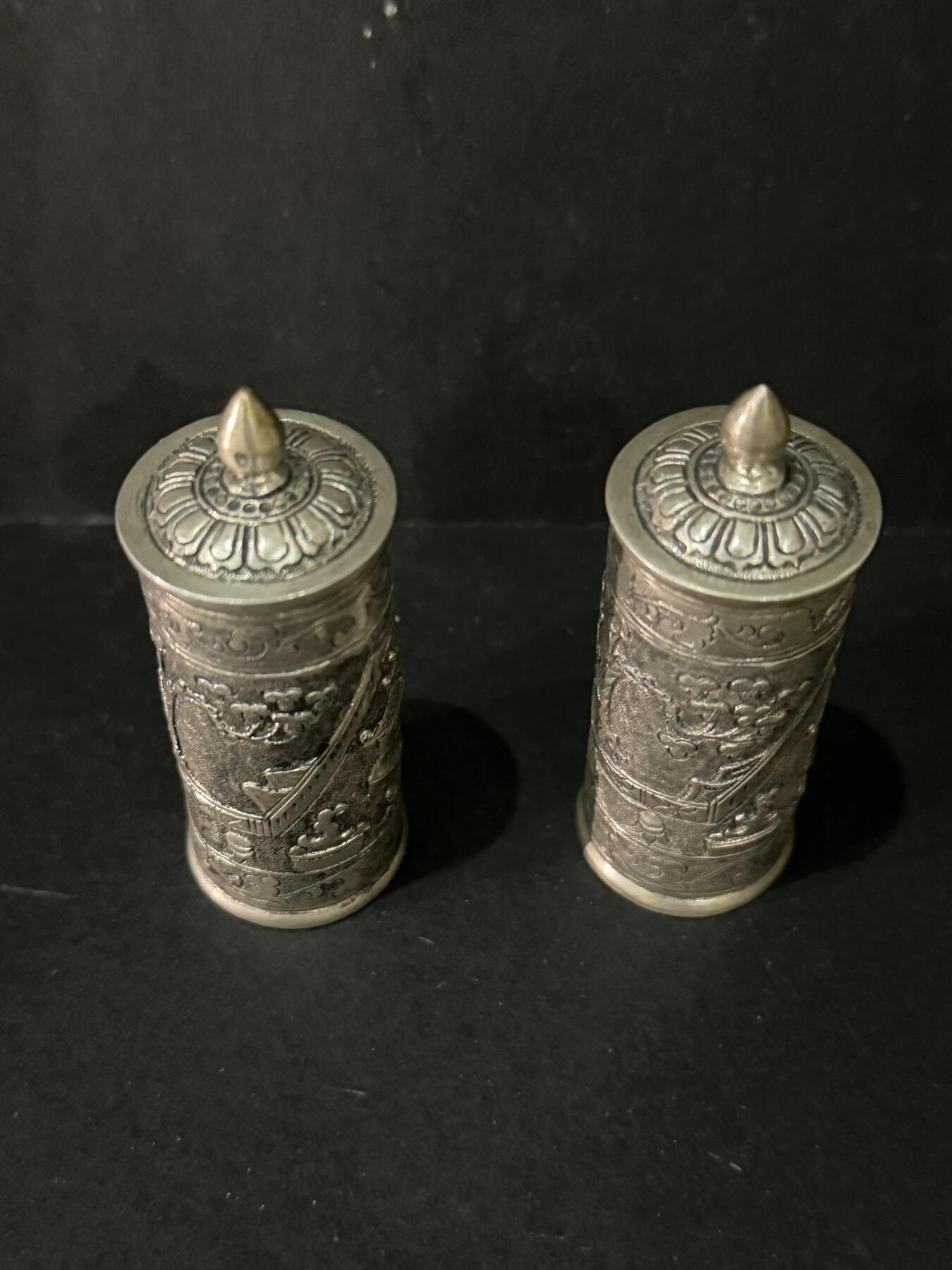 海外回流精品专场 法国回流清代银盒一对（高；6.5cm，重量合计40.4g，无银标）