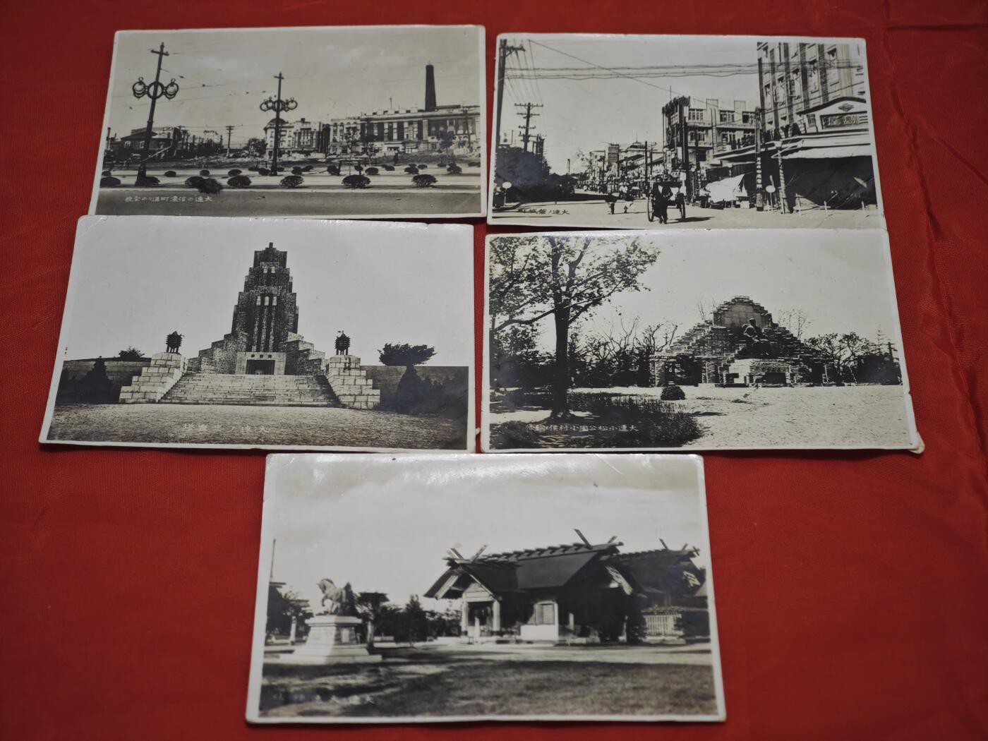 橙子收藏第五期 日据大连时期（1905-1945年）1. 大连信浓町通全貌   2. 大连磐城町   3. 大连忠灵塔   4. 大连小公园小村侯铜像   5. 大连神社（日俄战争后至二战结束），是近代大连殖民历史的核心视觉佐证。