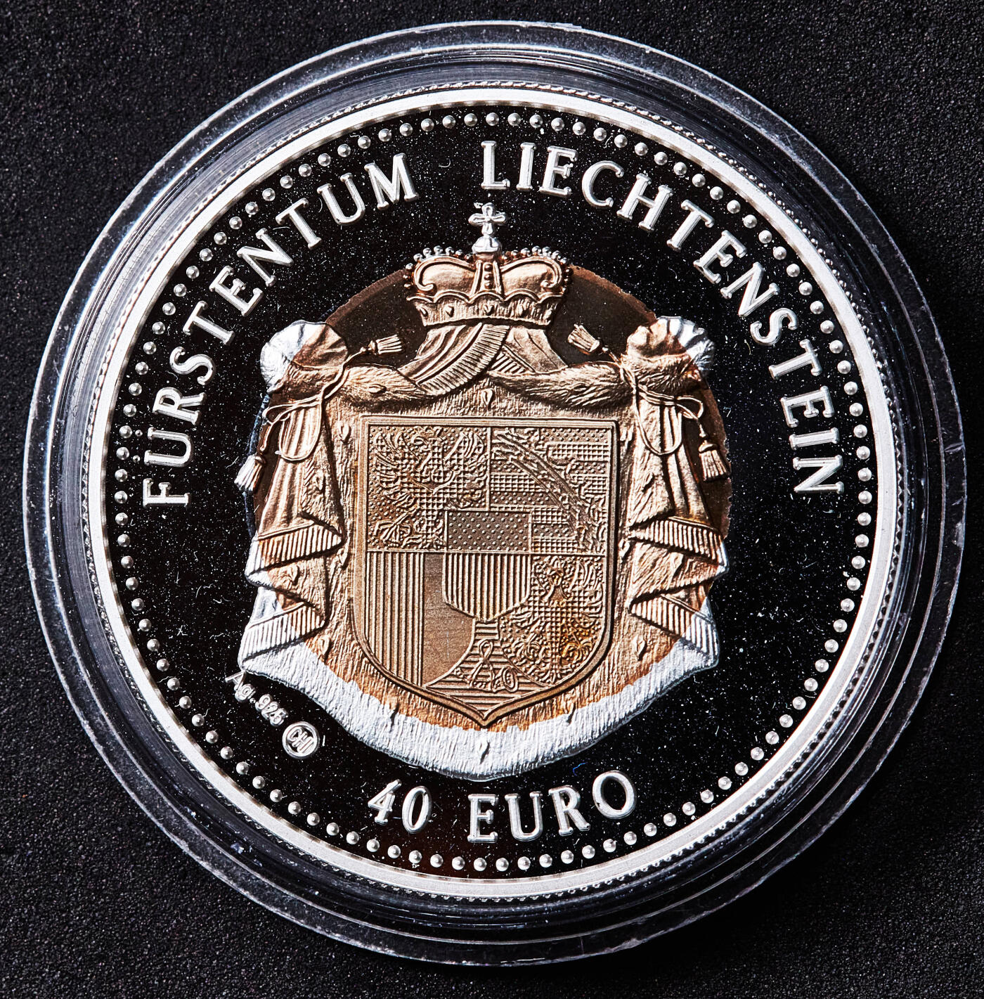 【俄甄集藏】2026年(049)03-18星期三 晚 19:30 全场包邮 列支敦士登1996年黄金马车（王室象征）纪念主权190周年40欧元双色镶嵌精制大银币，重52.39克，内芯银镀金，外圈纯银色，通体925银，发行量500枚，稀少品种