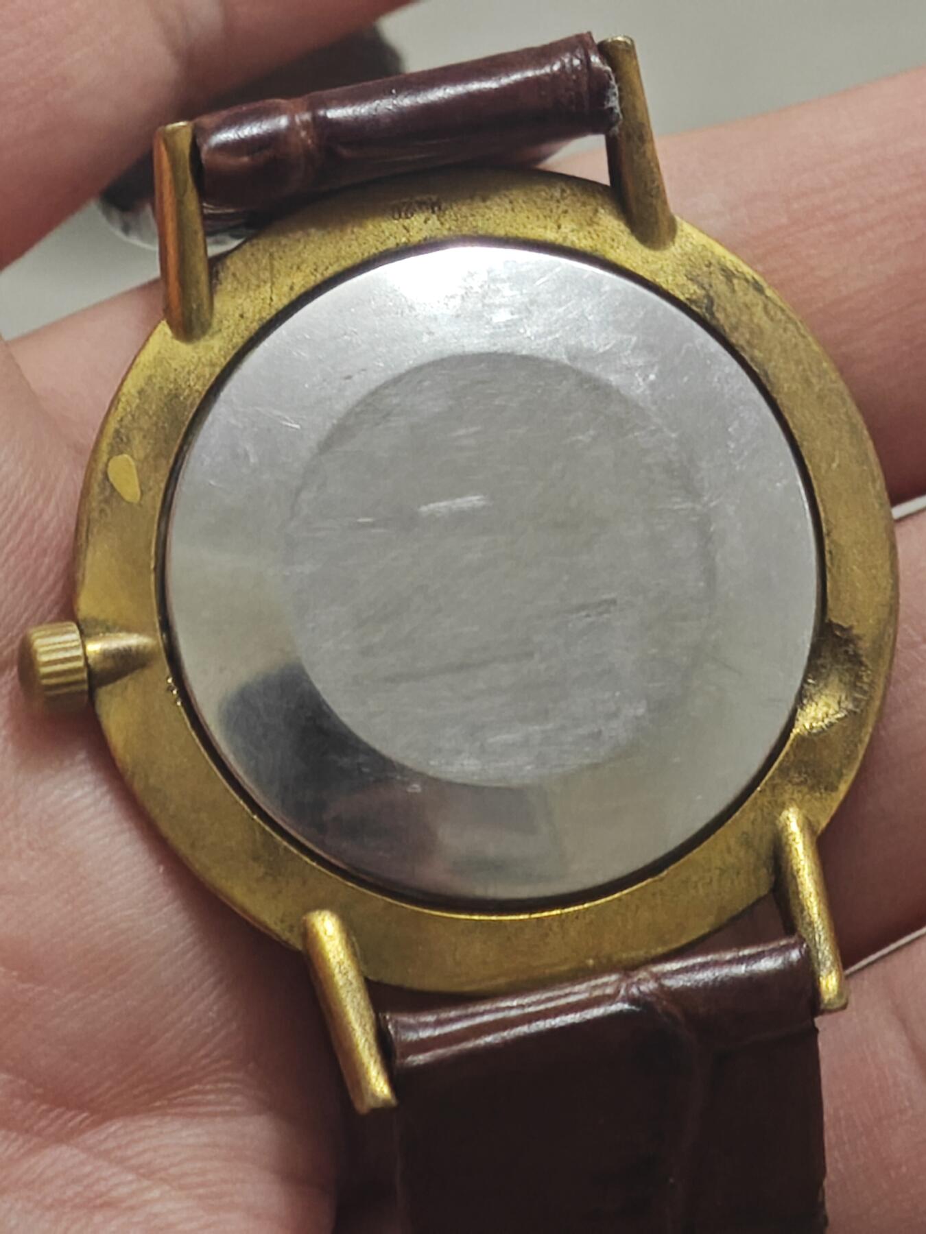 橙子收藏第五期 苏联ЛУЧ（光芒）23钻镀金手动机械腕表(正常走针）， 苏联时期明斯克手表厂（Минский часовой завод）生产的ЛУЧ（Luch，意为“光芒”）牌手动机械腕表，是苏式民用钟表工业的经典代表作