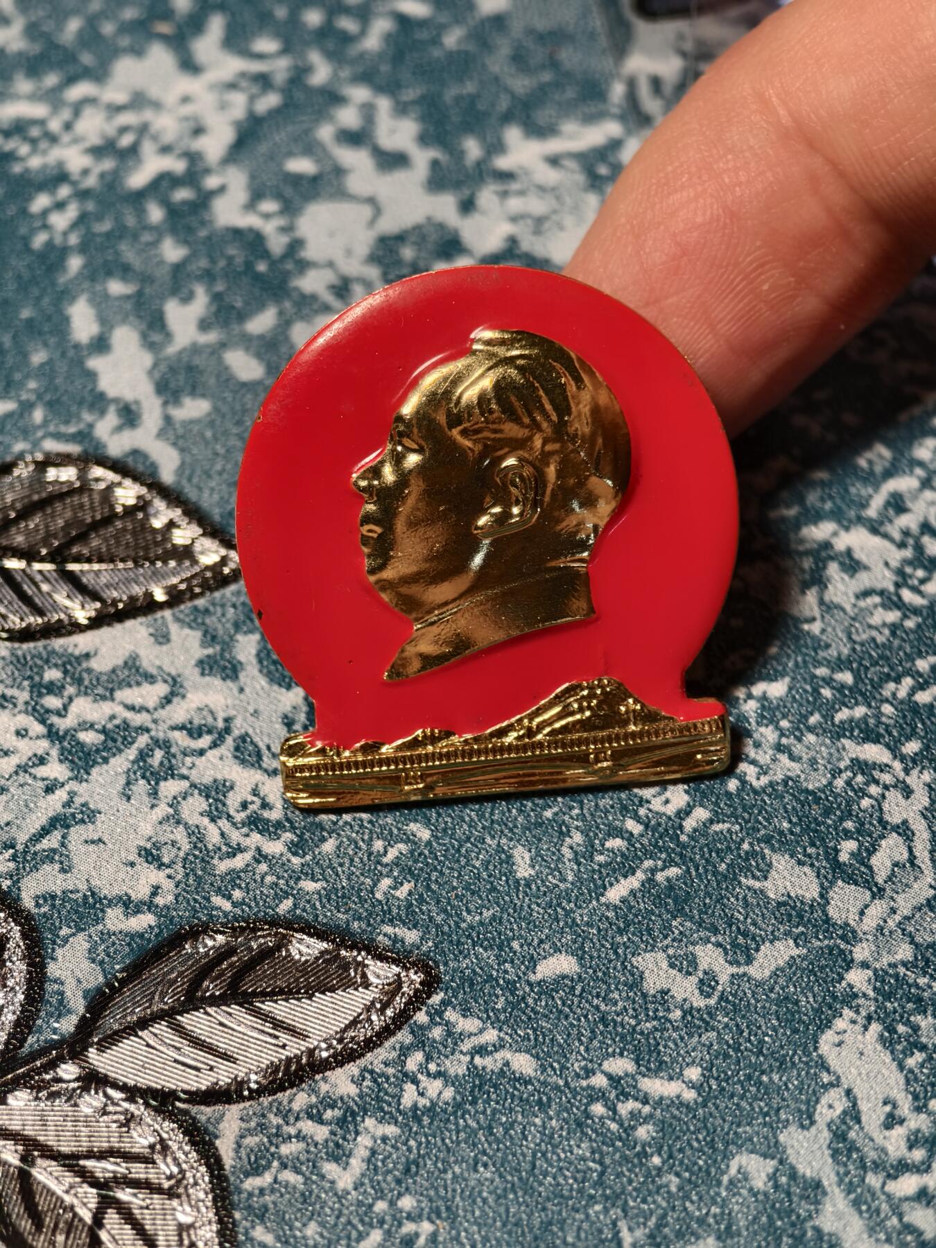 抚柳草堂-第十五期章牌钱币  奖章勋章限时免佣 满百包邮 放漏专场 六七十年代 毛主席像章 天津05直径30mm左右 忠字戳