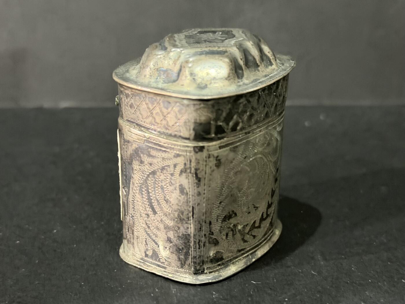 海外回流精品专场 法国回流19世纪银制牙膏盒（高：4.7cm，重：33.6g，有银标如图，不确定含银量）