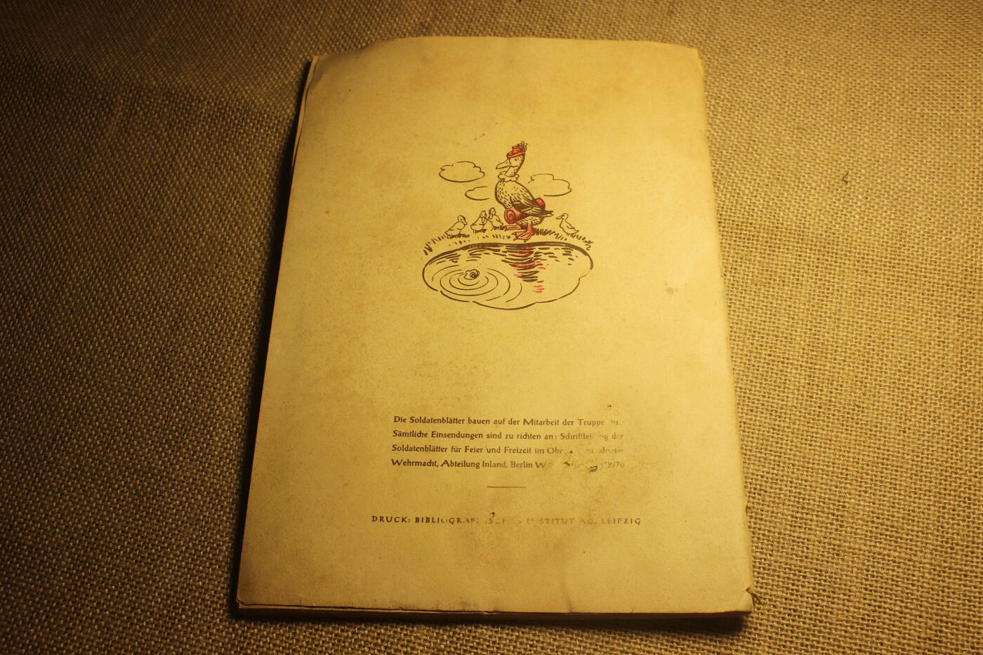 2026.3.14德系主题拍卖 德三士兵周刊，1942年第7期，国防军统帅部出版，合计46页，包含了一些小故事和东线的民俗文化等，夹页带战地明信片，年代久远纸张略有痕迹，结构完好