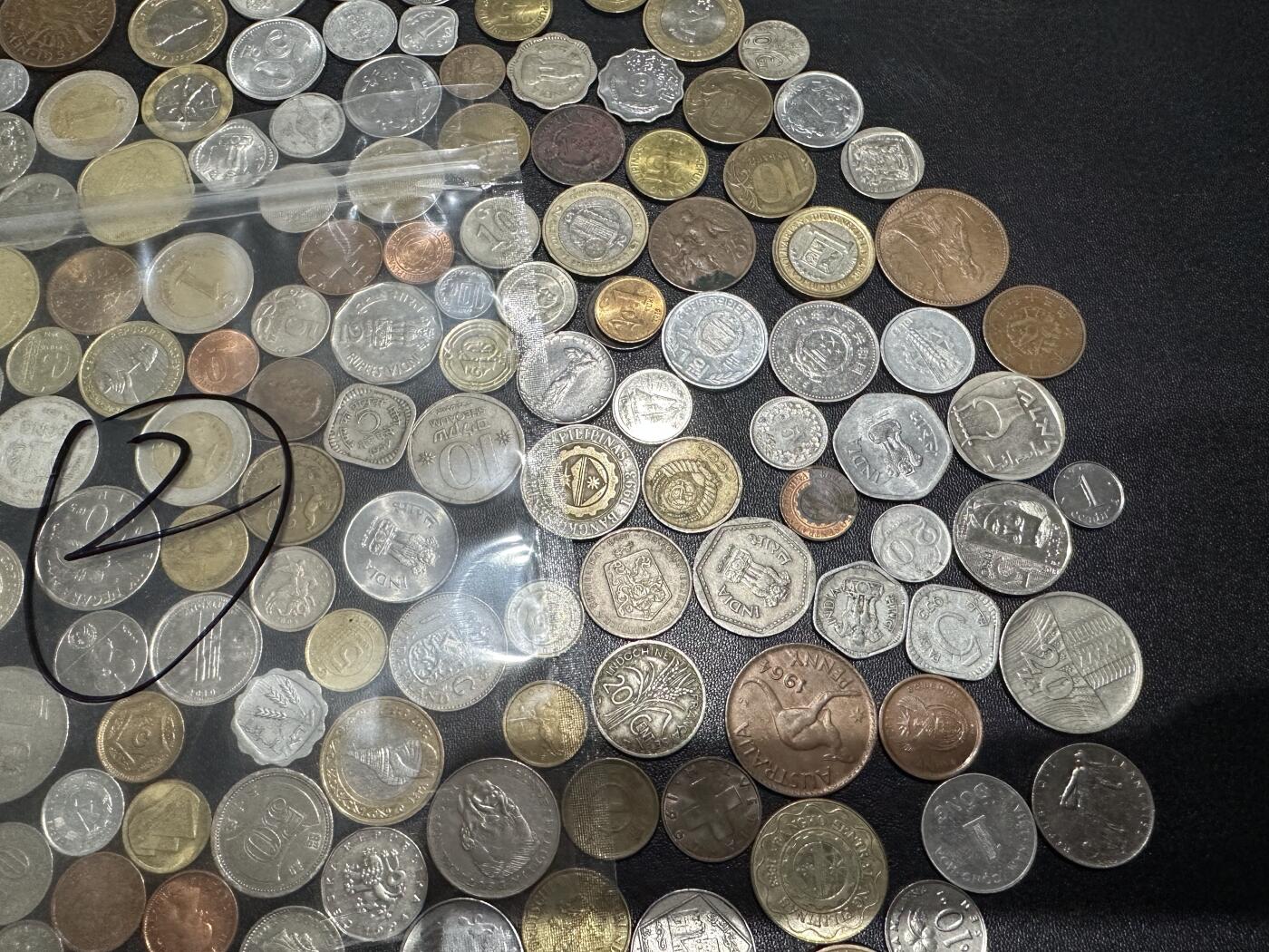 《外钞收藏家》第六百一十六期（精品场）（长期征集拍品、欢迎藏友们联系合作） 硬币包2号 100多枚