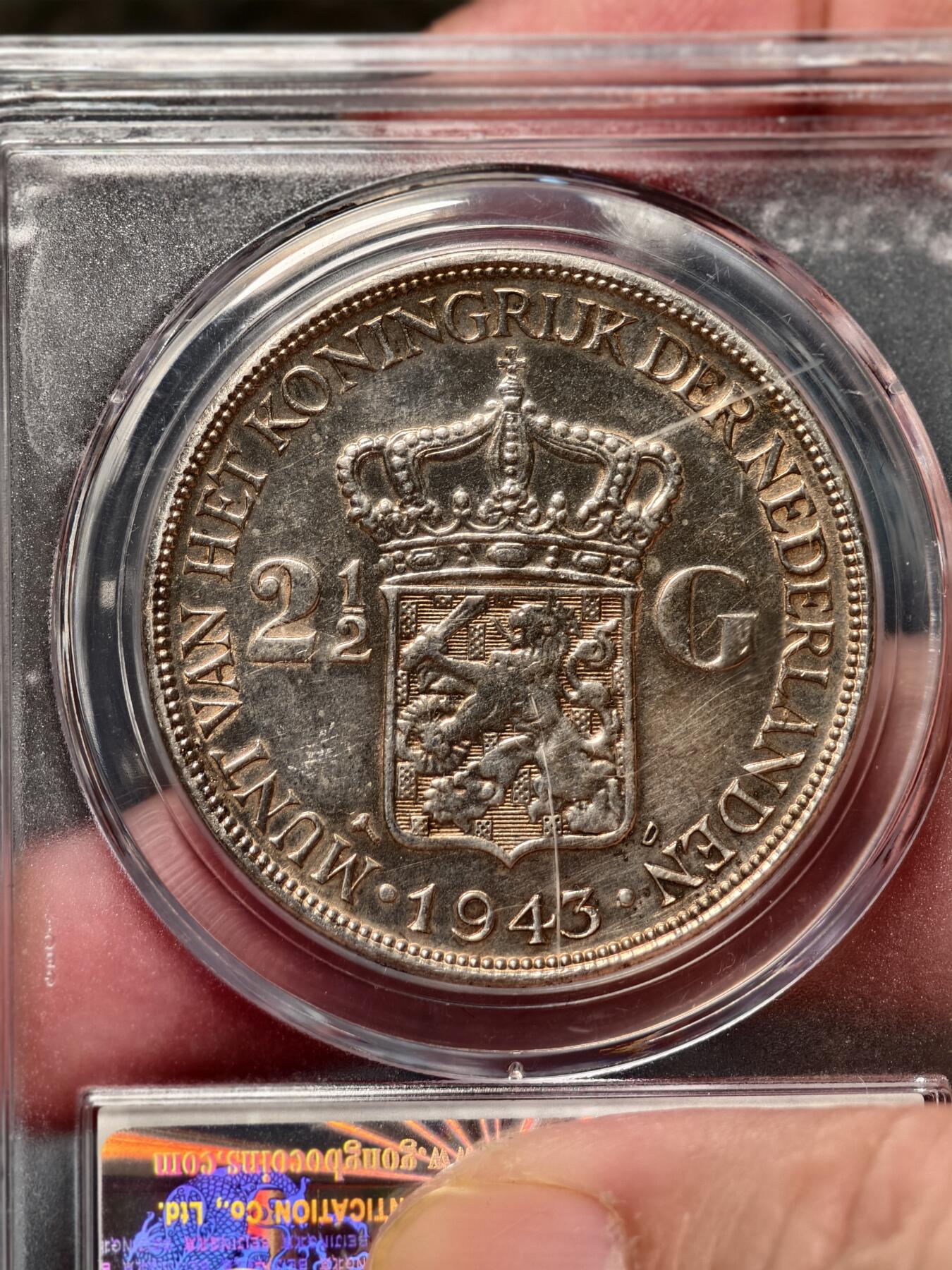 抚柳草堂-第十五期章牌钱币  奖章勋章限时免佣 满百包邮 放漏专场 1943荷属东印度2.5GULDEN银币 金彩包浆转光好 威廉敏娜女王特殊版本二战期间荷属东印度被日本占领 荷兰流亡政府委托美国丹佛造币厂铸造此币 公博au53 