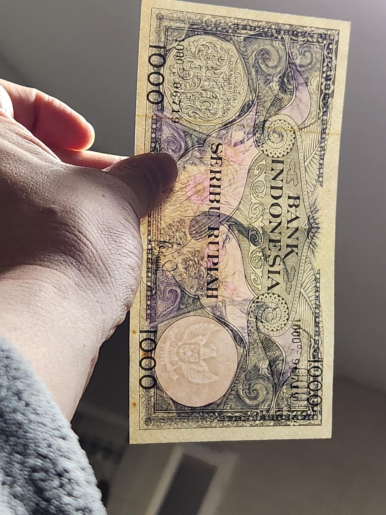 3月10号晚上8点 外国纸币自动截拍第36场 印尼10000几乎全新微黄