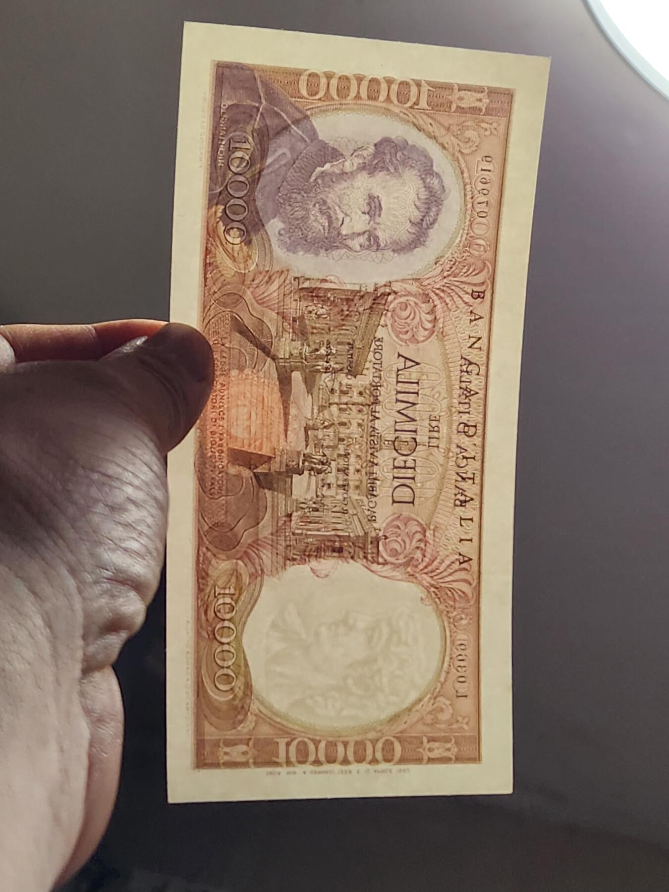 3月10号晚上8点 外国纸币自动截拍第36场 意大利1968年10000几乎全新