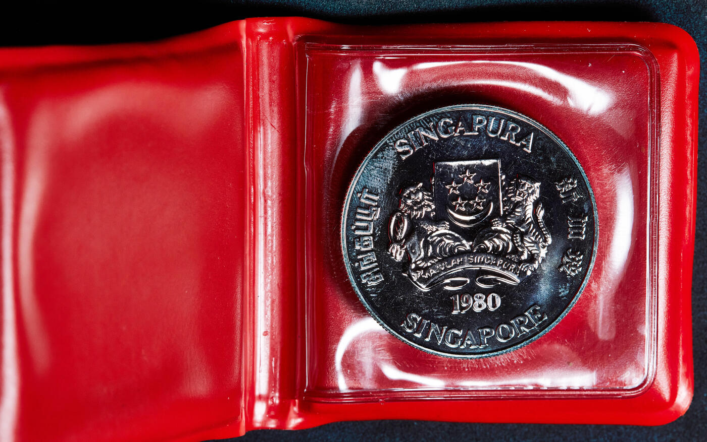 【俄甄集藏】2026年(049)03-18星期三 晚 19:30 全场包邮 新加坡1980年雷达10元类精制克朗型镍币，原包装