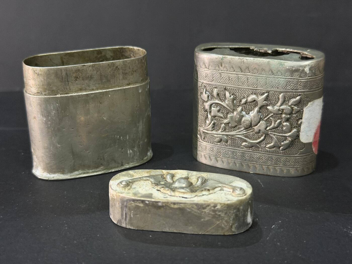 海外回流精品专场 法国回流晚清民国银制或白铜烟膏盒（4.5cmX4.7cm，79.6g，有底款）