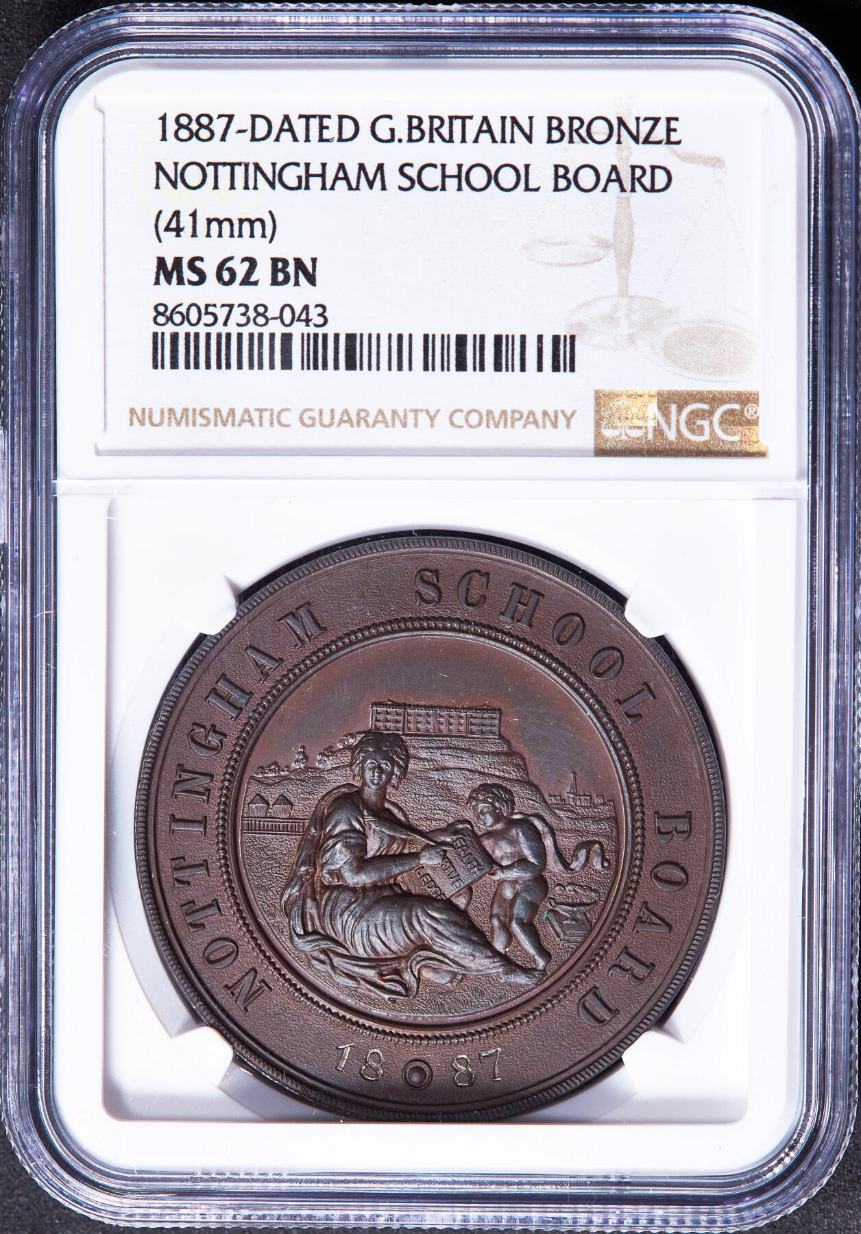 【俄甄集藏】2026年(049)03-18星期三 晚 19:30 全场包邮 英国1887年智慧女神造像诺丁汉学务委员会颁发全勤与守时表彰纪念铜章，NGC MS62，授予J·霍普金斯，巧克力包浆，设计精美，疑似低评，直径41mm