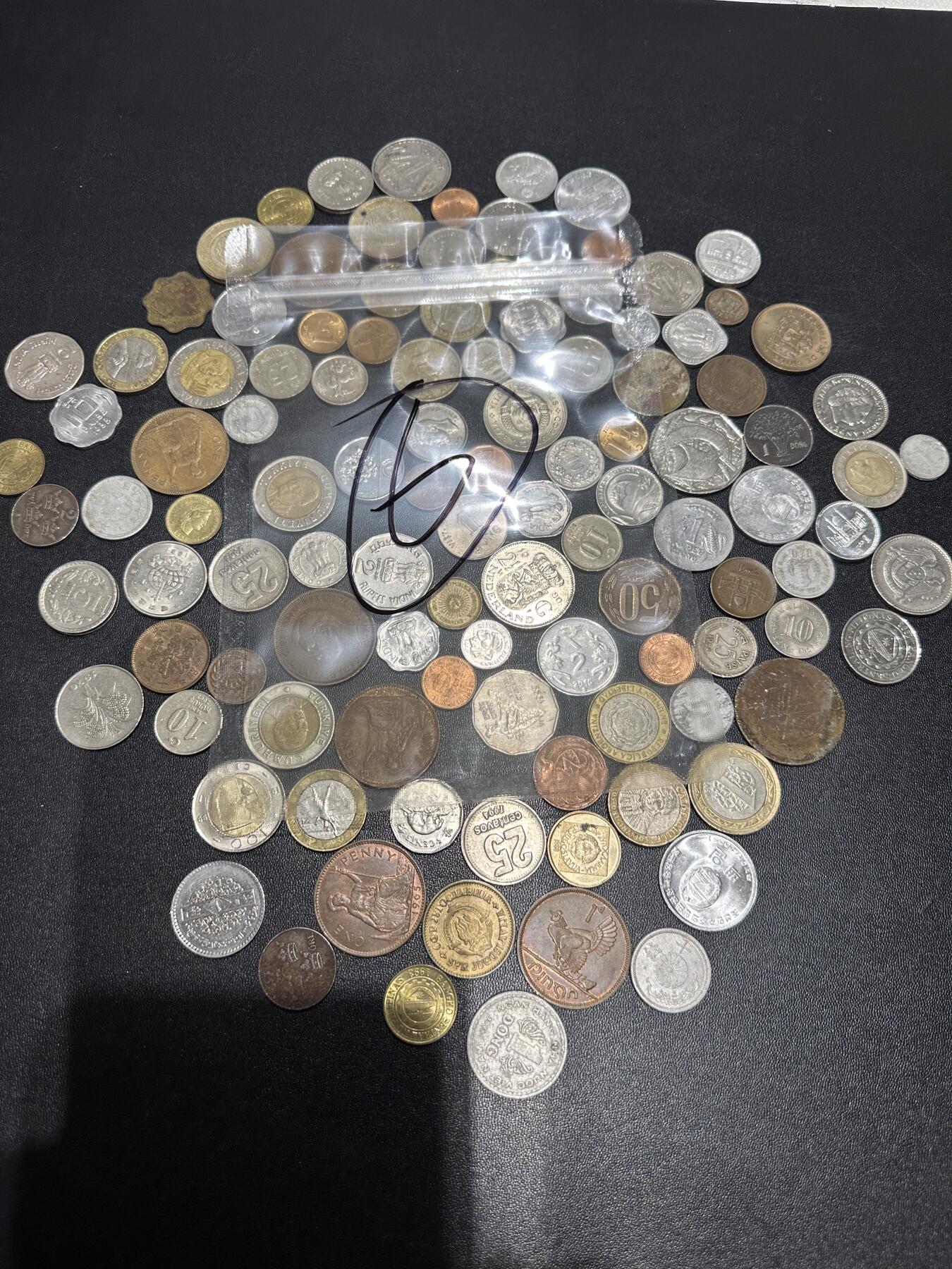 《外钞收藏家》第六百一十六期（精品场）（长期征集拍品、欢迎藏友们联系合作） 硬币包6号 几十枚一起