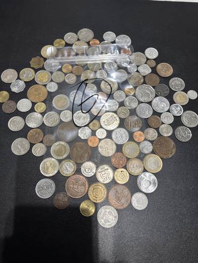 《外钞收藏家》第六百一十六期（精品场）（长期征集拍品、欢迎藏友们联系合作） - 硬币包6号 几十枚一起